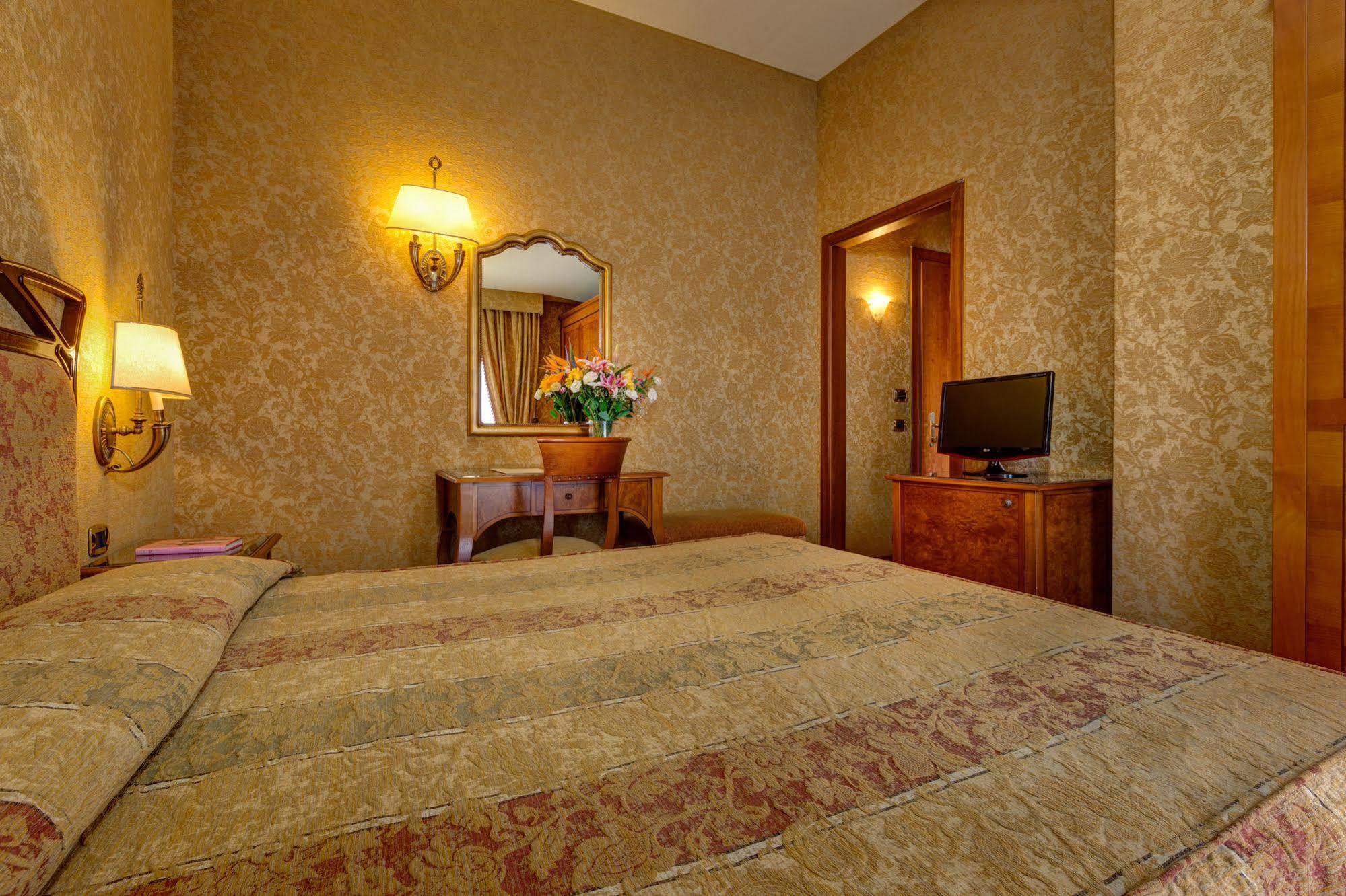 Hotel Villa Morgagni Rome Bagian luar foto